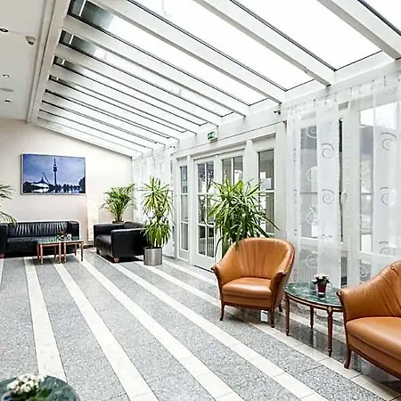 Hotel Ramada By Wyndham Muenchen Airport 3*