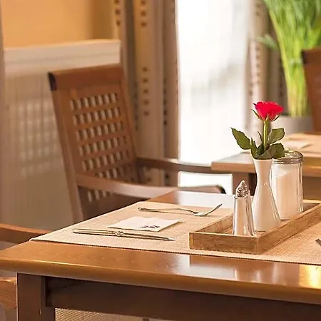 Ramada By Wyndham Muenchen Airport Hotel 3*