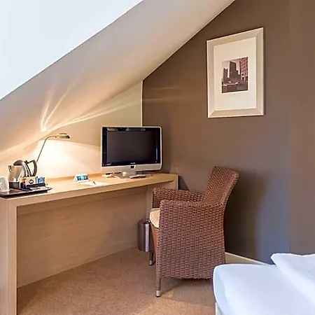 Ramada By Wyndham Muenchen Airport Hotel 3*