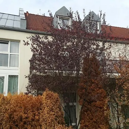 Hotel Ramada By Wyndham Muenchen Airport 3*