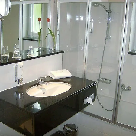 Hotel Ramada By Wyndham Muenchen Airport 3*