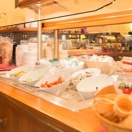 Ramada By Wyndham Muenchen Airport Hotel 3*