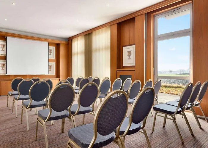 Ramada By Wyndham Muenchen Airport ホテル Schwaig bei Nürnberg